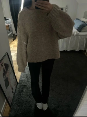 Stickad tröja  - Jättefin och skön, oversized så passar mig som är 165!