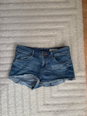 Blå jeansshorts  - Snygga blå jeansshorts 