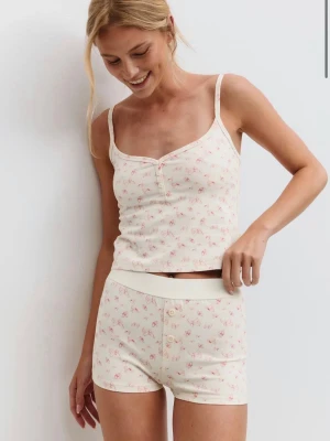 Pyjamas  - Säljer ett pyjamas set från Gina, endast använt och tvättat en gång🩷