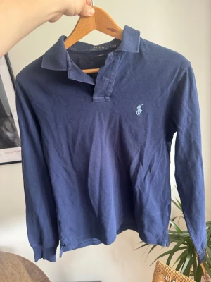 Marinblå långärmad  Polo Ralph Lauren - Skriv vid frågor