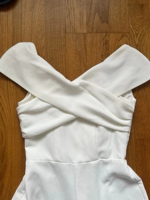 Kostym Jumpsuit - Jumpsuit använd 1 gång från H&M, passar xxs-xs