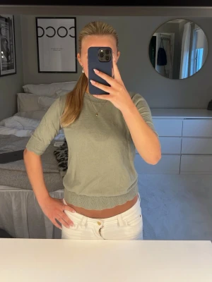 Ljusgrön t-shirt  - Säljer min ljusgröna t-shirt från Noa Noa i 100% bomull. Använd fåtal gånger skriv för frågor eller pris❣️❣️