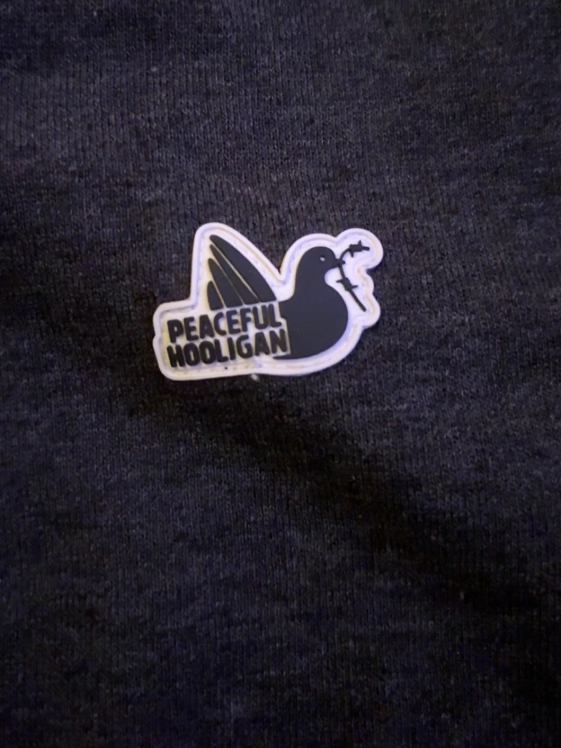 Mörkgrå sweatshirt från Peaceful Hooligan - 1