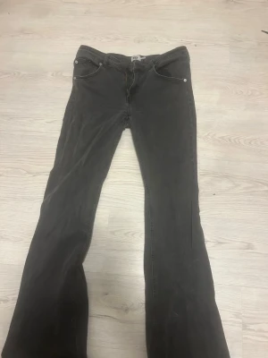Boot cut jeans - Jeans som knappt där använda. Dom är i storlek XL men passar också L. 