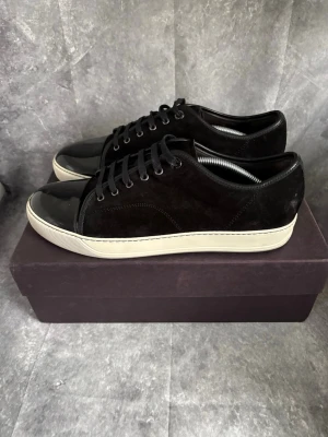 Lanvin cap toe  - Lanvin cap toe skor | size: uk 11 (45) | skick: nästan helt nya endast använda 3 gånger | endast skorna ingår | tveka inte på höra av dig! | mvh MD Closet 🫡 