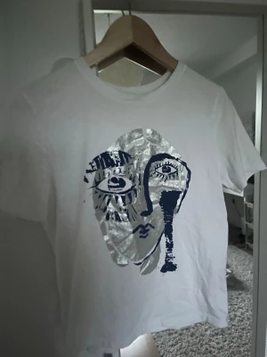 T shirt från Zara 💕 - Säljer den då jag inte använder längre😇😇 Jättefin!!