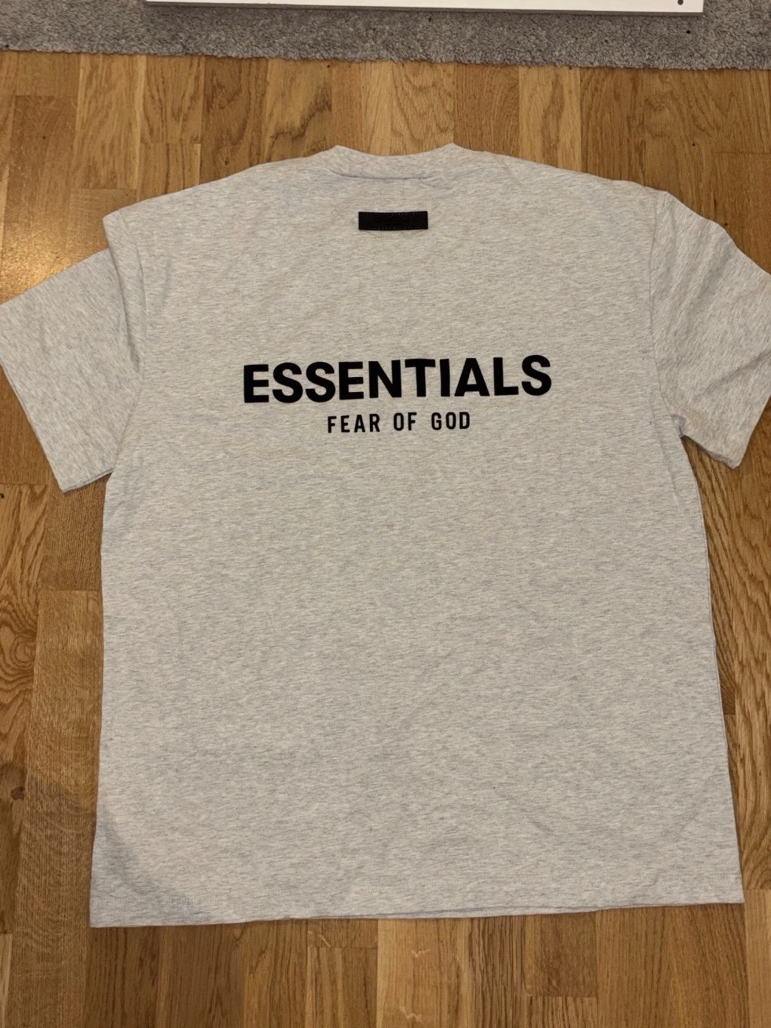 Grå Essentials Fear of God t-shirt - 1