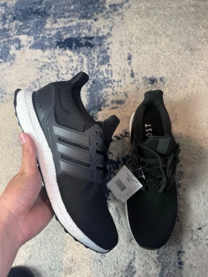 Svarta Adidas ultraboost  - Svarta Adidas ultraboost Skick som på bilderna 😀