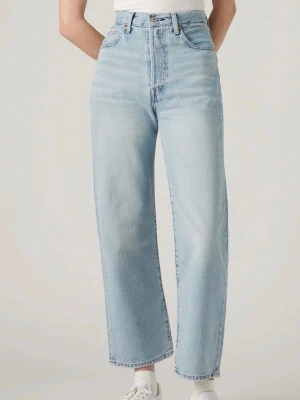 Ljusblå raka jeans från Levi’s - Ljusblå högmidjade jeans från Levi’s med hög midja och raka ben. Stl. 24 i midja och 29 i längd. 