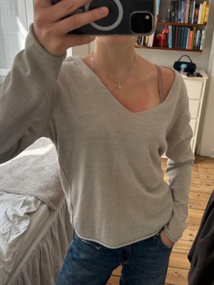 Zadig och Voltaire tröja  - Riktig snygg och skön tröja från Zadig och Voltaire! Kan inte hitta någon storlek men skulle säga typ m💕