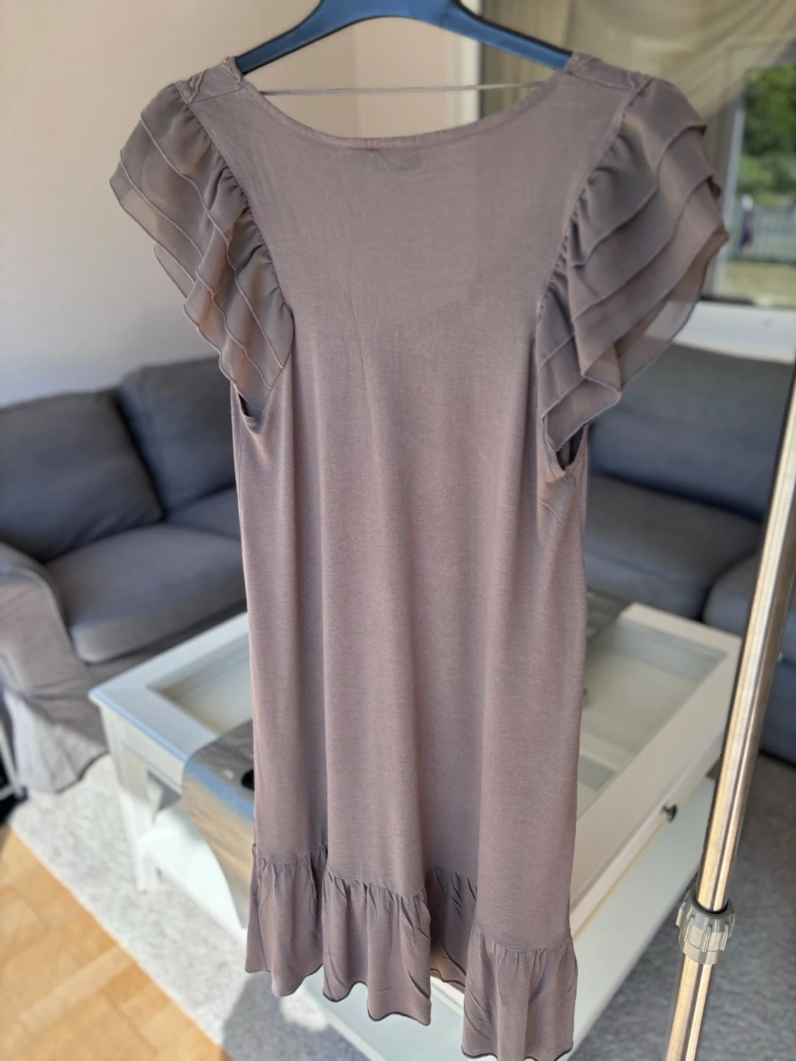 Beige klänning med spets från Lindex - 2