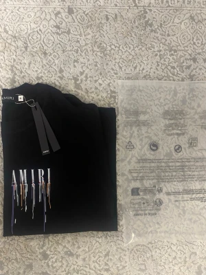 Helt ny Amiri T-shirt Storlek M - Pris går att diskuteras vid snabb affär. 