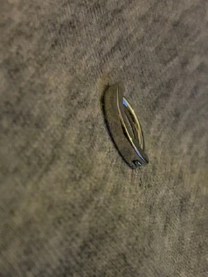 NY oanvänd Navelpiercing / Navelring | Kirurgiskt Stål  - 💕30% Bundle-rabatt vid köp av minst 2 artiklar. ⭐️NY oanvänd piercing i kirurgiskt stål; rostfritt och säkert för läkta piercingar.                               📏MÅTT: ⭕️Stavens längd: 10mm ⭕️Stavens tjocklek: 1,2mm ⭕️Smyckets totala längd: 15mm 🤍Färg: Silver                                                            💌Skickas spårbart via Plick SafePay.