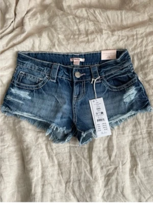 Gina tricot shorts - Helt nya shorts från gina tricot young