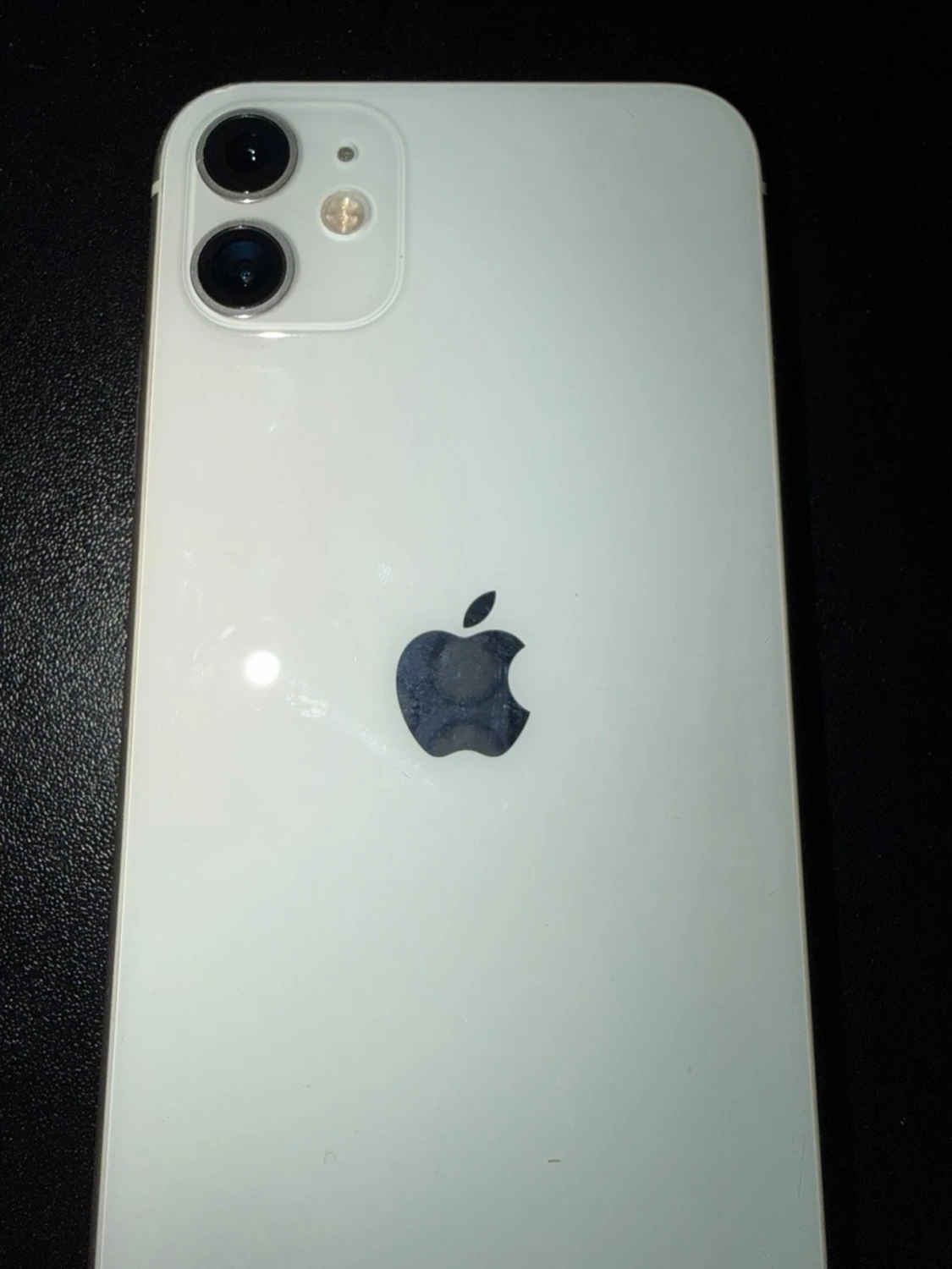 Vit iPhone 11 med dubbla kameror - 1