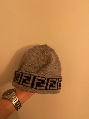 Fendi Mössa - Använd några gånger i fint skick ✔️, onesize ✔️, Skickas inom 1 dag 🚀, kontakta för mer info ☺️