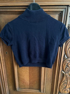 BRANDY MELVILLE 90s TOPP - Croppad. Riktig Rachel Green 90s topp 