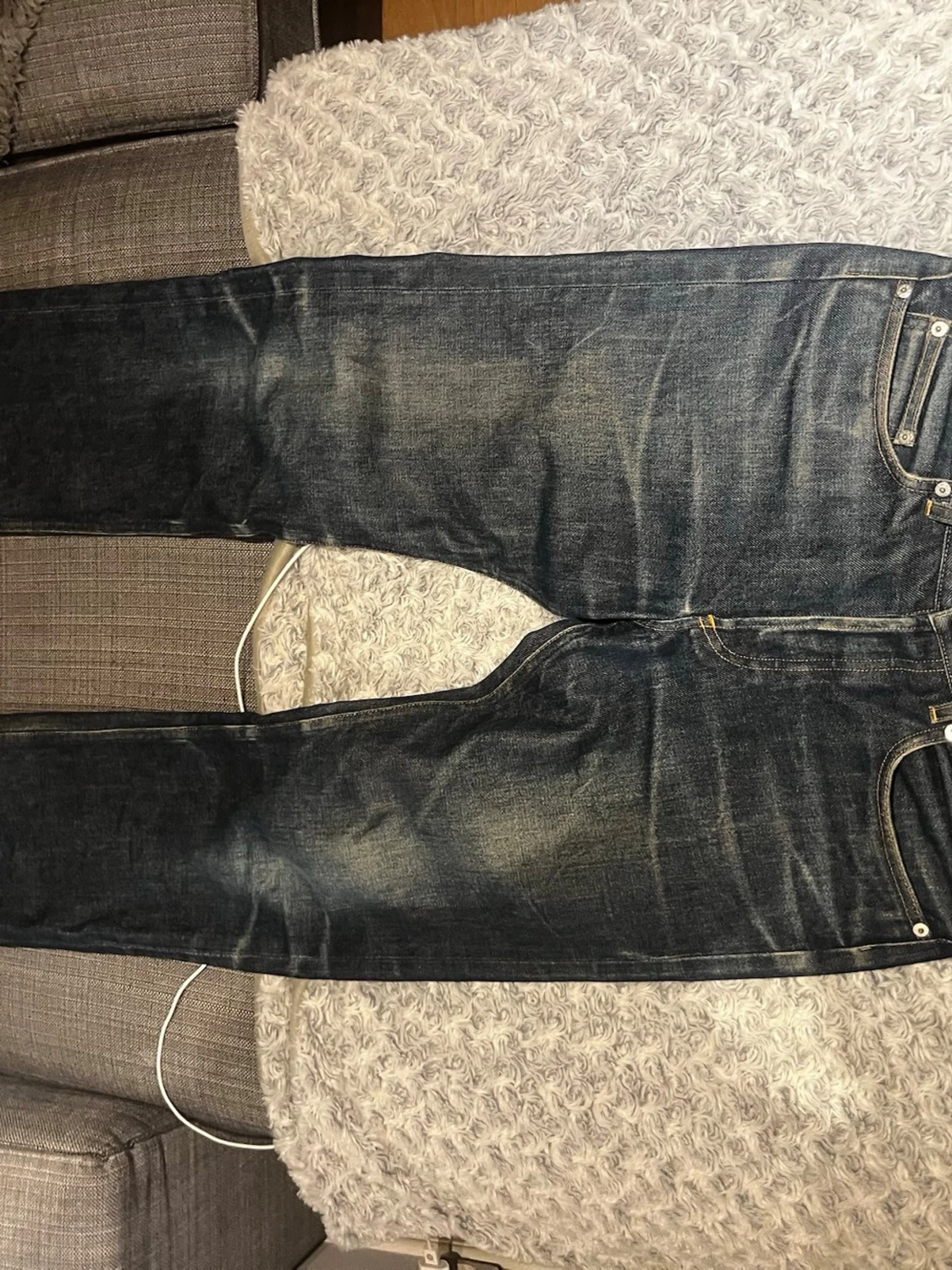 Mörkblå raka jeans med kontrastsömmar - 1