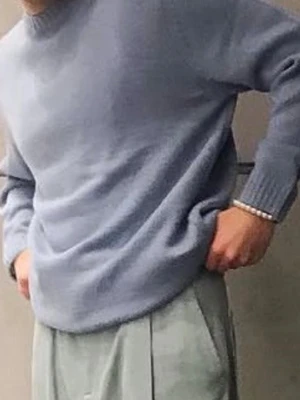 Zara Sweater - Mycket bra skick                                               Längd: 61,5cm Bredd under armhålan: 50cm