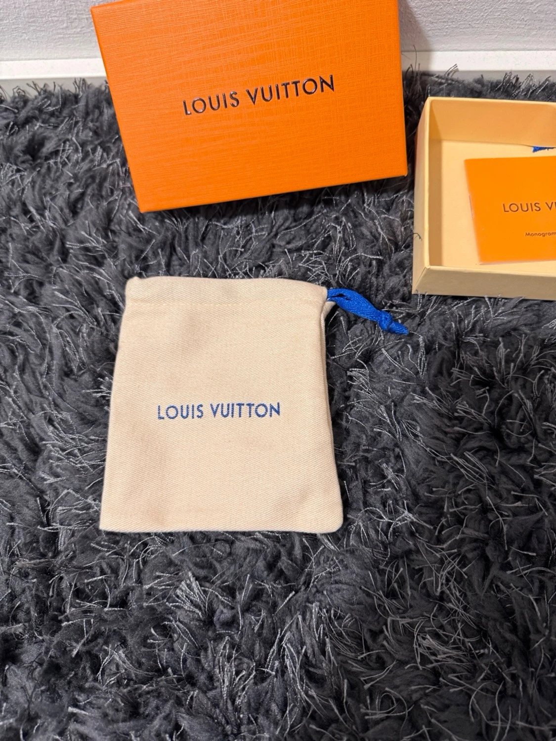 Llv necklace - 2