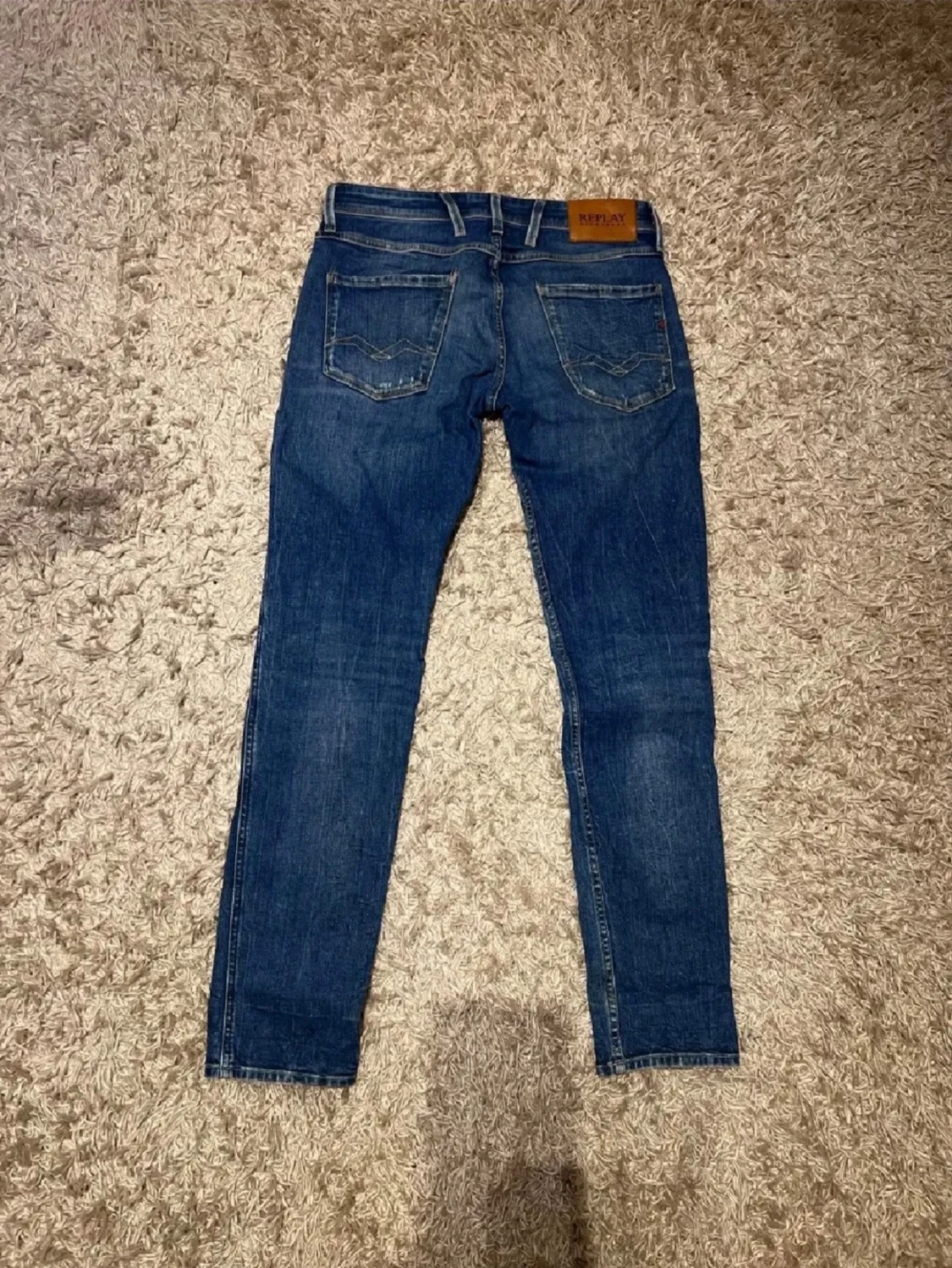 Blå slitna jeans från Replay - 3