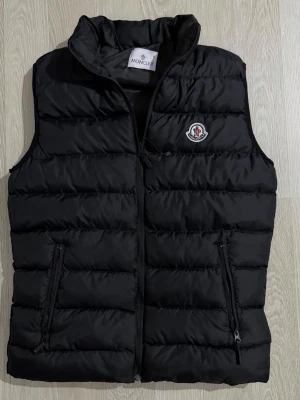 Moncler black vest M - True to size M, very comfortable and fits nicely.