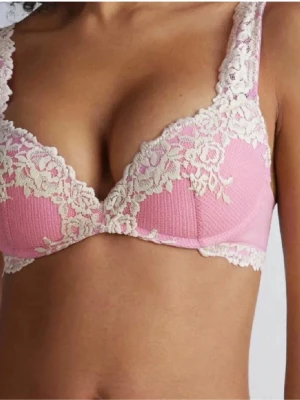 SÖKER- helst blå och rosa  - storlek 70b eller 75b.  kan vara andra färger men helst färgglada💞