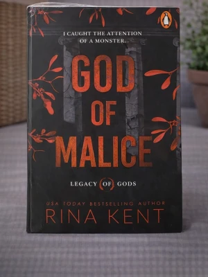 God of Malice (Brand new, in English) - Skick: Helt ny bok. Omslag: Pappercover. Storlek: standard (inte pocket). Förpackning: I sitt originala plastomslag. Från: Stockholm. Snabb leverans inom Sverige.
