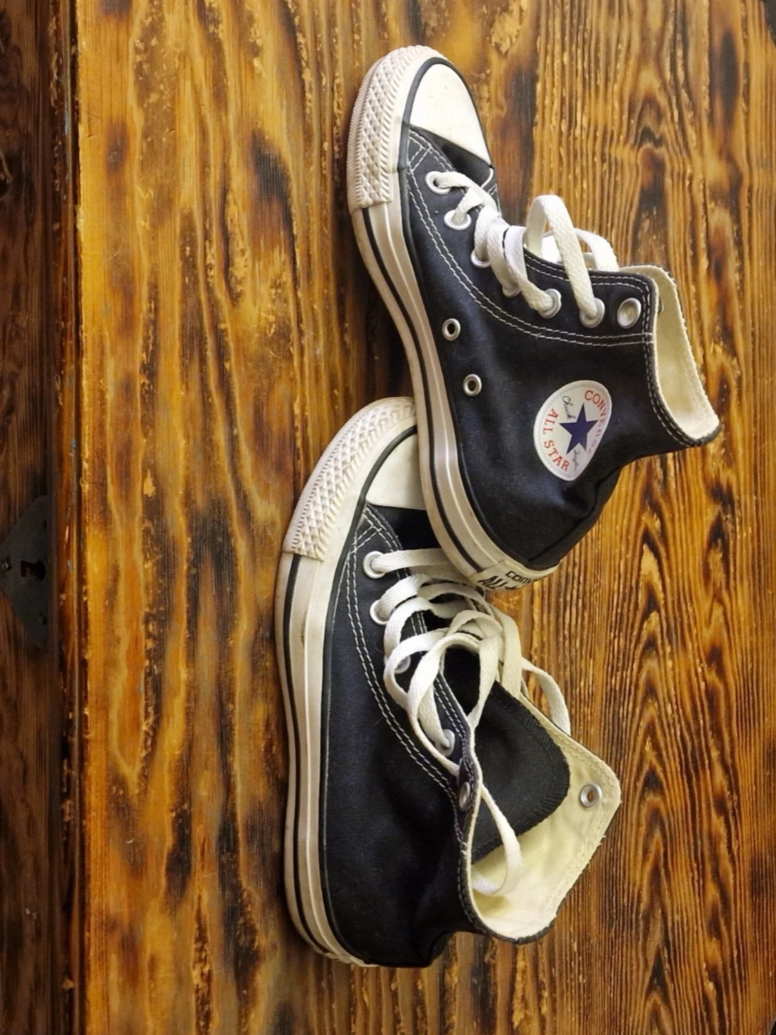 Svarta converse - 1