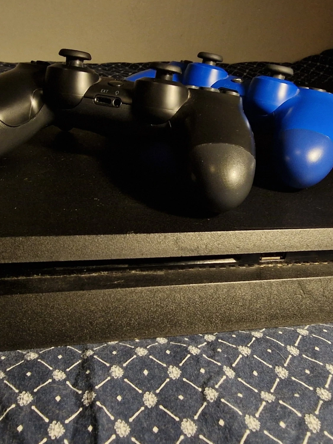 Ps4 1tb + 2 kontroller + Skärm - 4