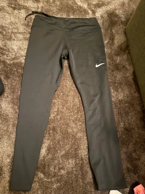 Träningstights  - Nike Träningstights. Knappt använda . Storlek M