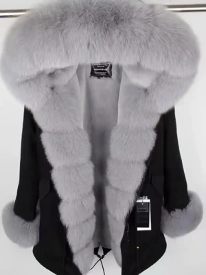 Päls jacka  - Använd 2-3 gånger, känns och ser ut som ny. Köpt för 4999kr. Äkta päls 