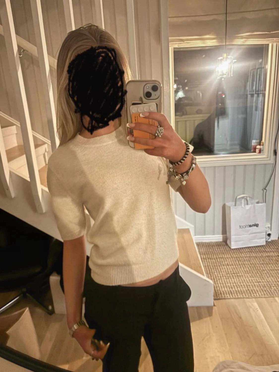 Vit stickad t-shirt med kort ärm
