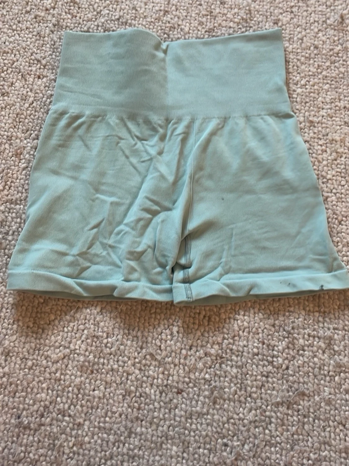 Ljusgröna ribbade träningstights-shorts - 1