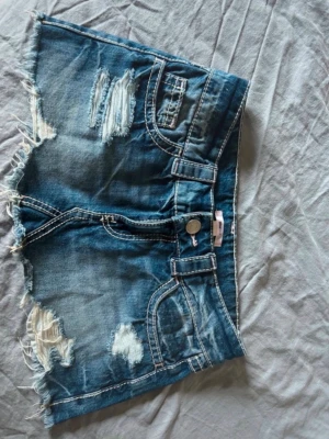 Snygg jeanskjol - Så snygg blå jeanskjol från Gina Tricot i storlek xs🥰