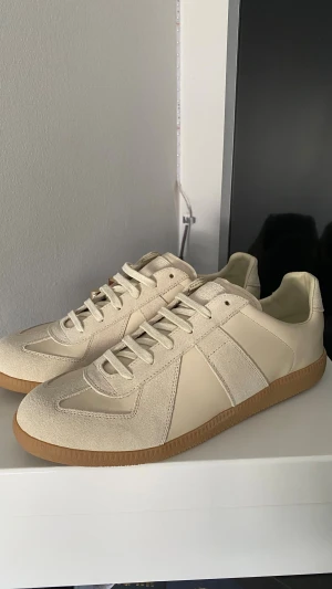 Margiela gats - Säljer mina riktigt snygga margiela gats | perfekta för våren och kommande sommar | 10/10 skick aldrig använda | storlek 41 | skriv vid frågor eller intresse! Pris går att diskutera 