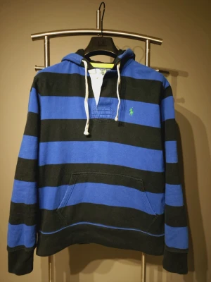 Ralph Lauren Hoodie - Ralph Lauren Hoodie, Size M, mycket bra skick! Bara att skriva vid minsta fundering!