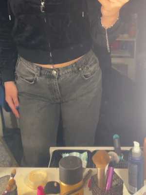 Gråa jeans  - Gråa jeans från Gina Tricot🩷