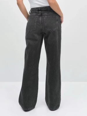 Jeans  - Säljer ett par wide jeans från Gina Tricot, storlek 38. Använda enstaka gång 😊