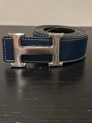 Mörkblå Herme’s Bälte - Helt ny!!110cm
