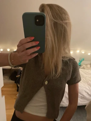 Kortärmad brun stickad kofta - Supersöt Zara stickad kofta 💞💞