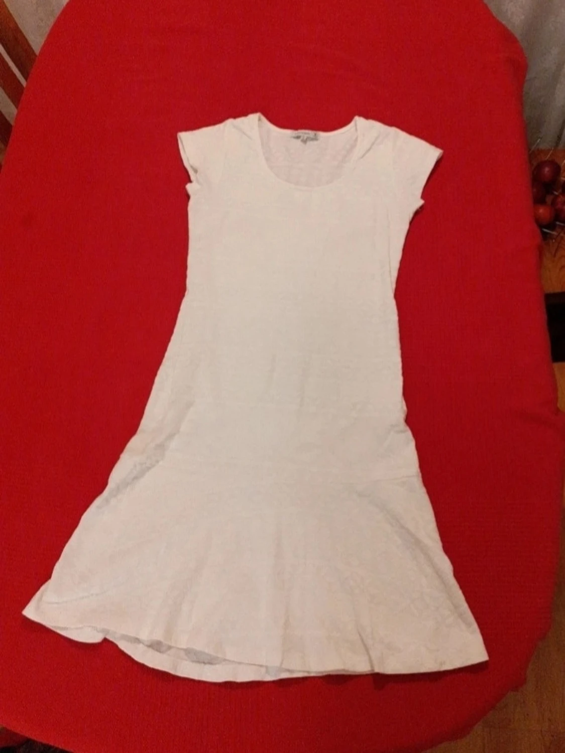 Vit kortärmad klänning med mönster