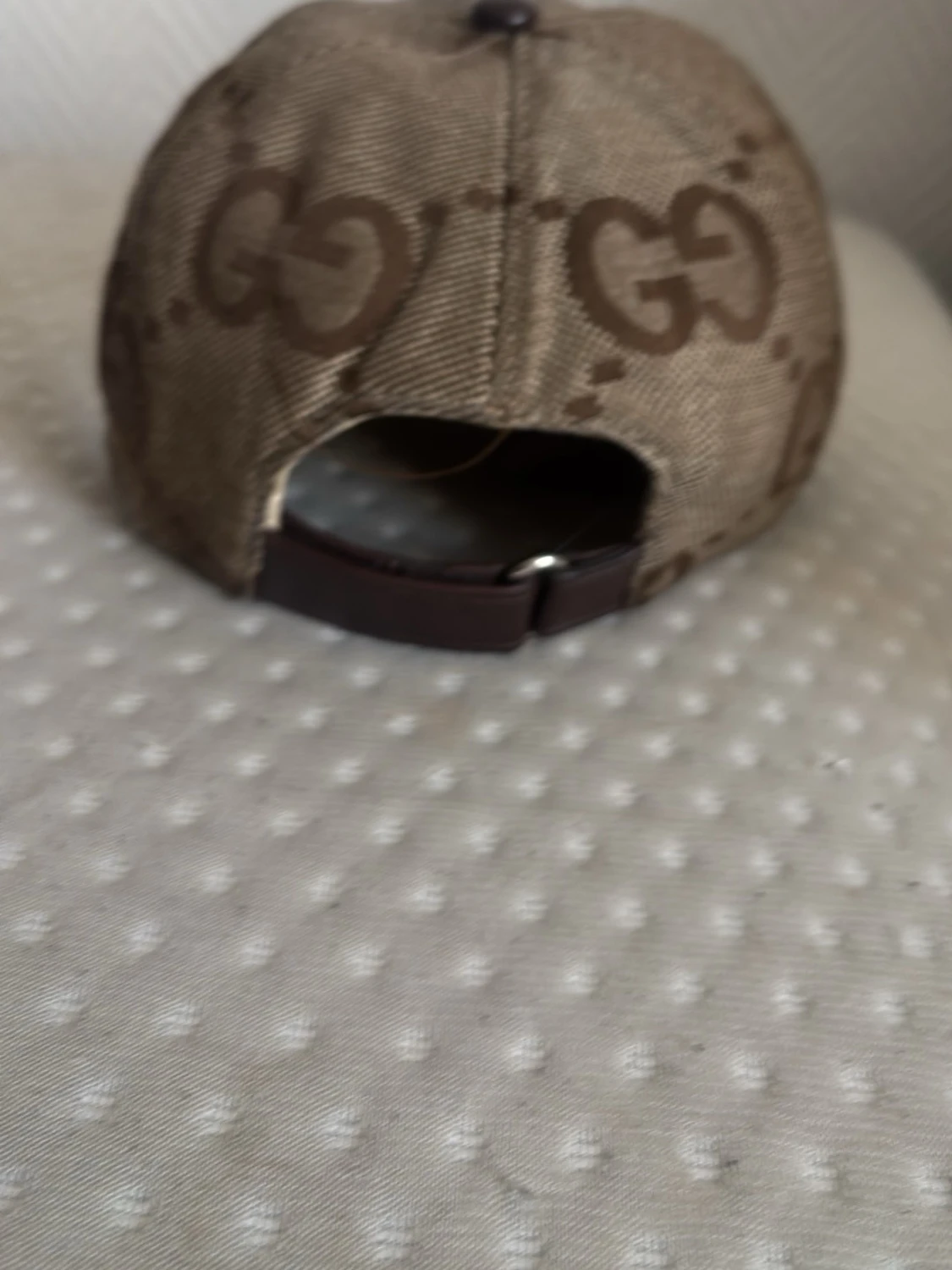 Beige keps med GG-mönster från Gucci - 2