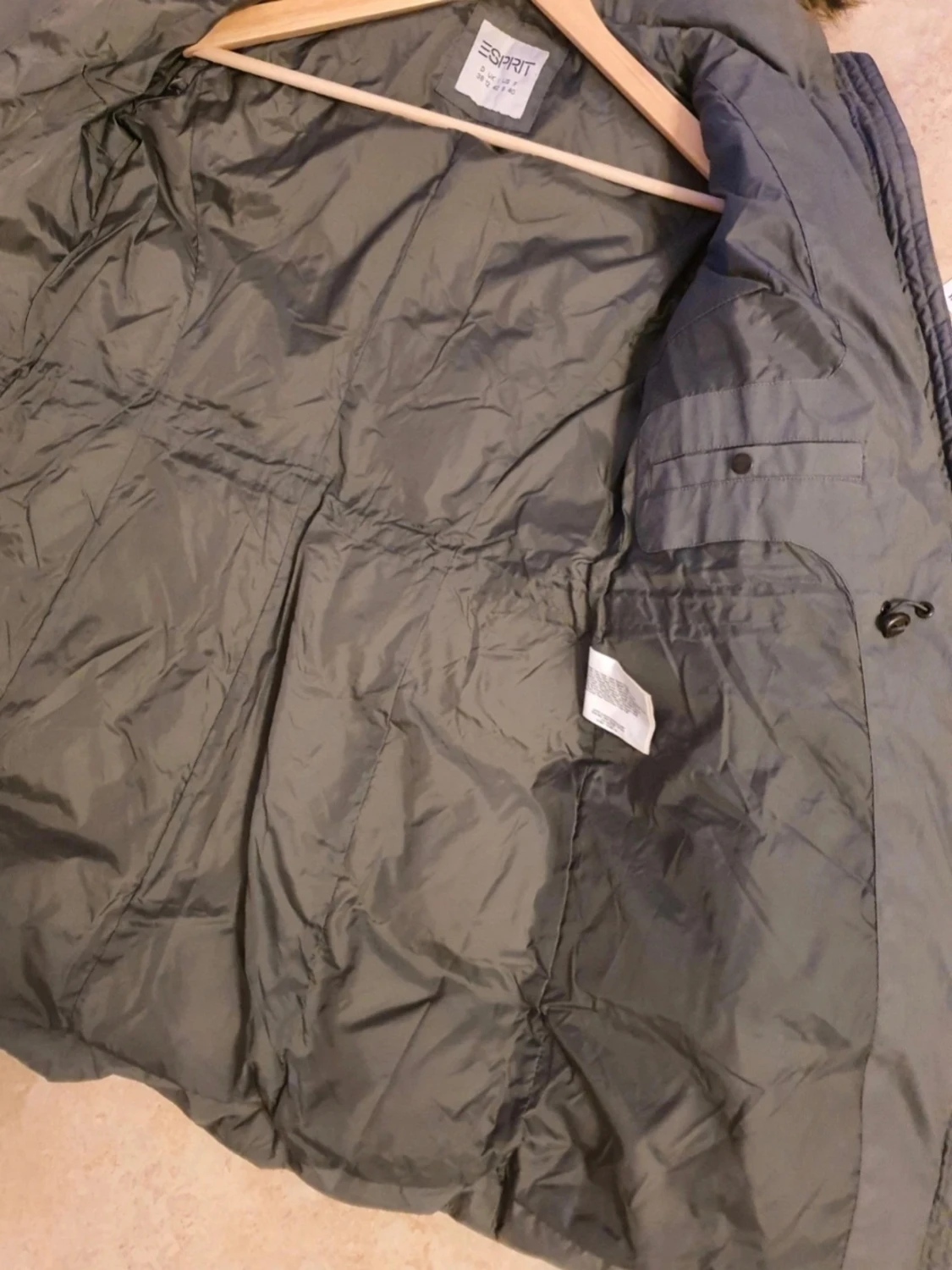 Lång grå dunjacka med fuskpäls - 2