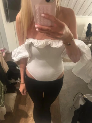 Vit volangbody zara - Inga defekter💕