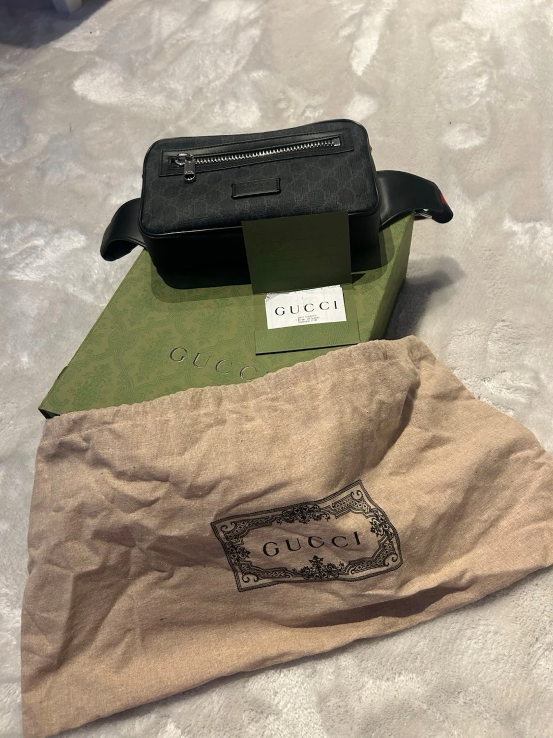 Gucci väska svart supreme midja