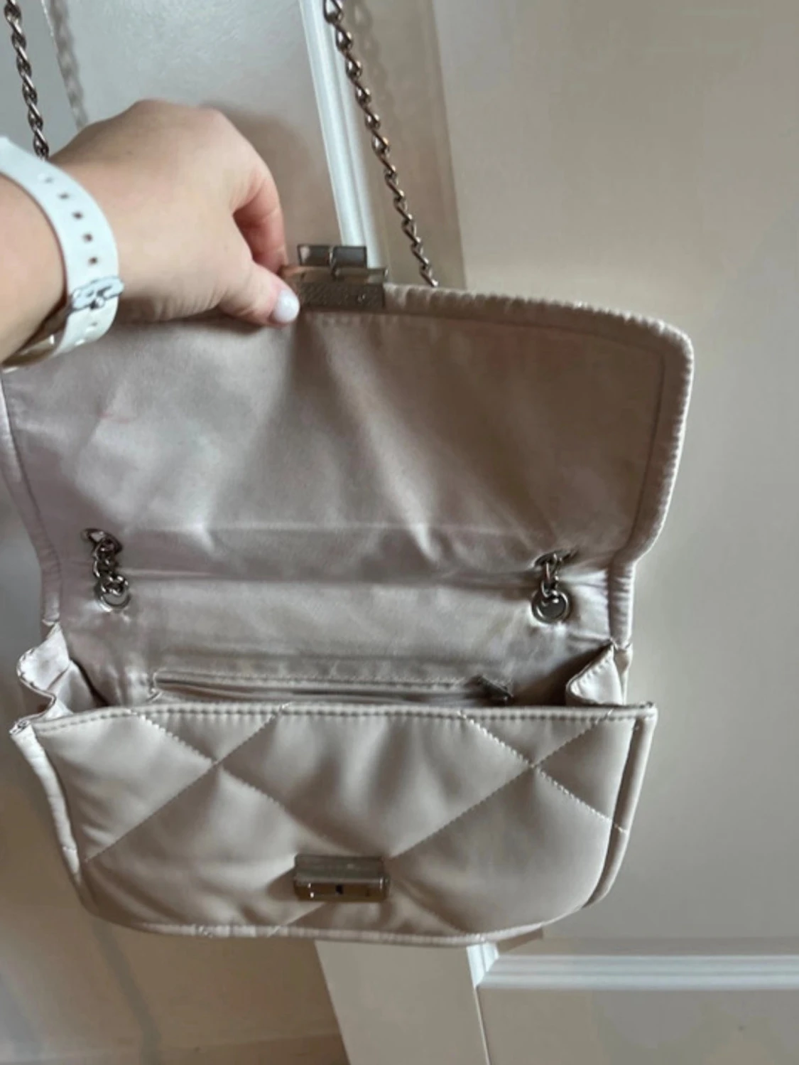 Beige quiltad axelväska med kedja - 3