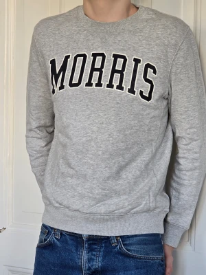 Morris Tröja - Supersnygg grå Morris Tröja i storlek Medium. Superfint skick, syns knappt att den är använd. 😄