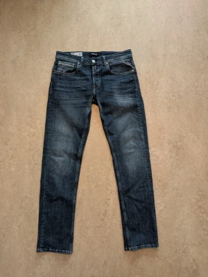 Mörkblå jeans från Replay - Mörkblå jeans från Replay grover straight fit 