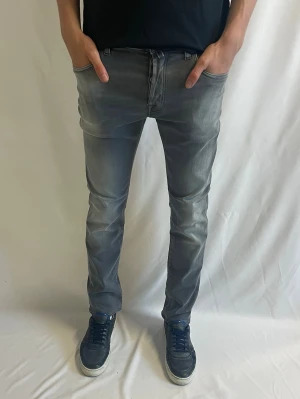 Jacob Cohën Jeans  - Tja! Säljer dessa feta gråa Jacob Cohëns i storlek 30. Modellen heter 688.  Ny pris: 6000kr Säljs för: 899kr Hör gärna av er vid intresse!